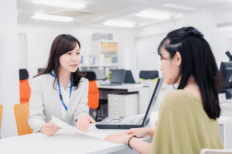 役所に相談する人