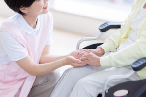 「ホームヘルパー」と「訪問介護」の特徴と違いは？介護のプロが教えるサービス内容と賢い使い方